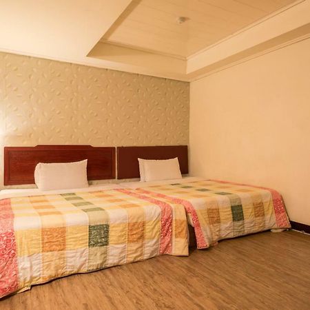 Galaxy Hotel Тайчжун Екстер'єр фото