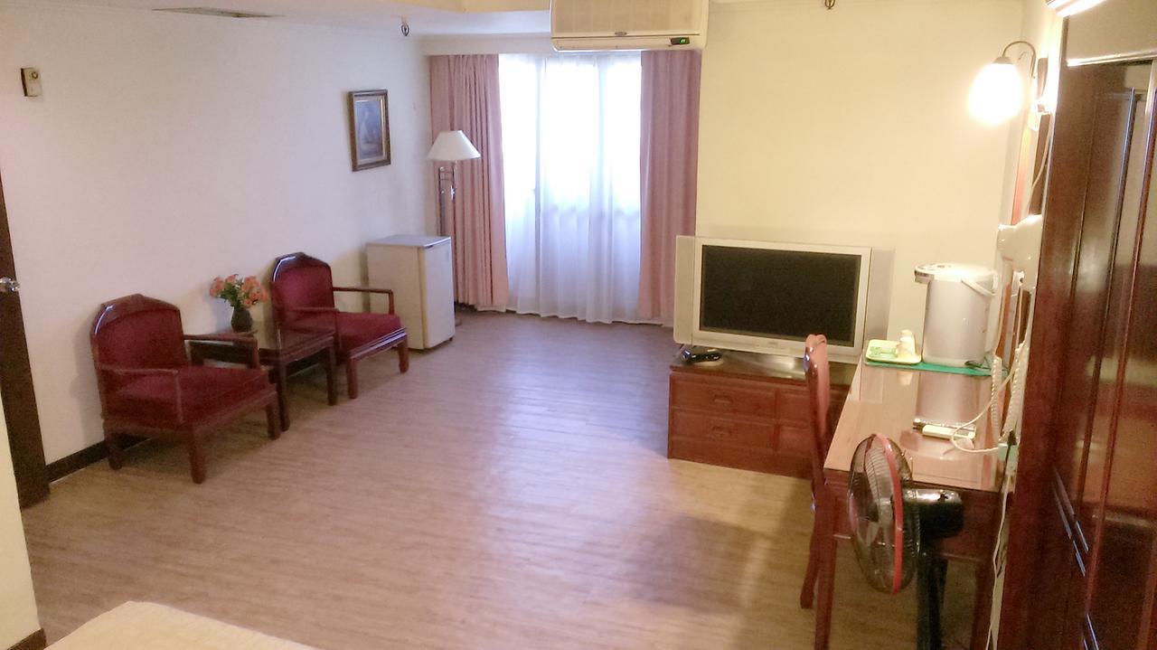 Galaxy Hotel Тайчжун Екстер'єр фото