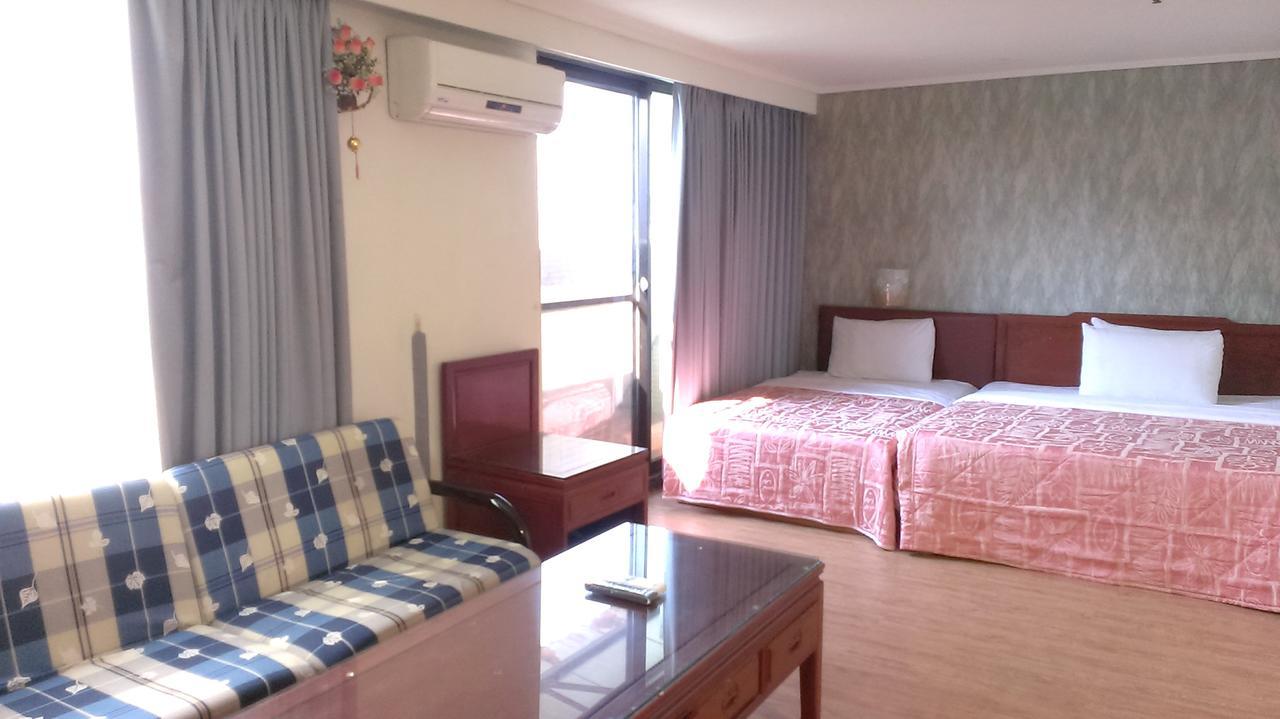 Galaxy Hotel Тайчжун Екстер'єр фото