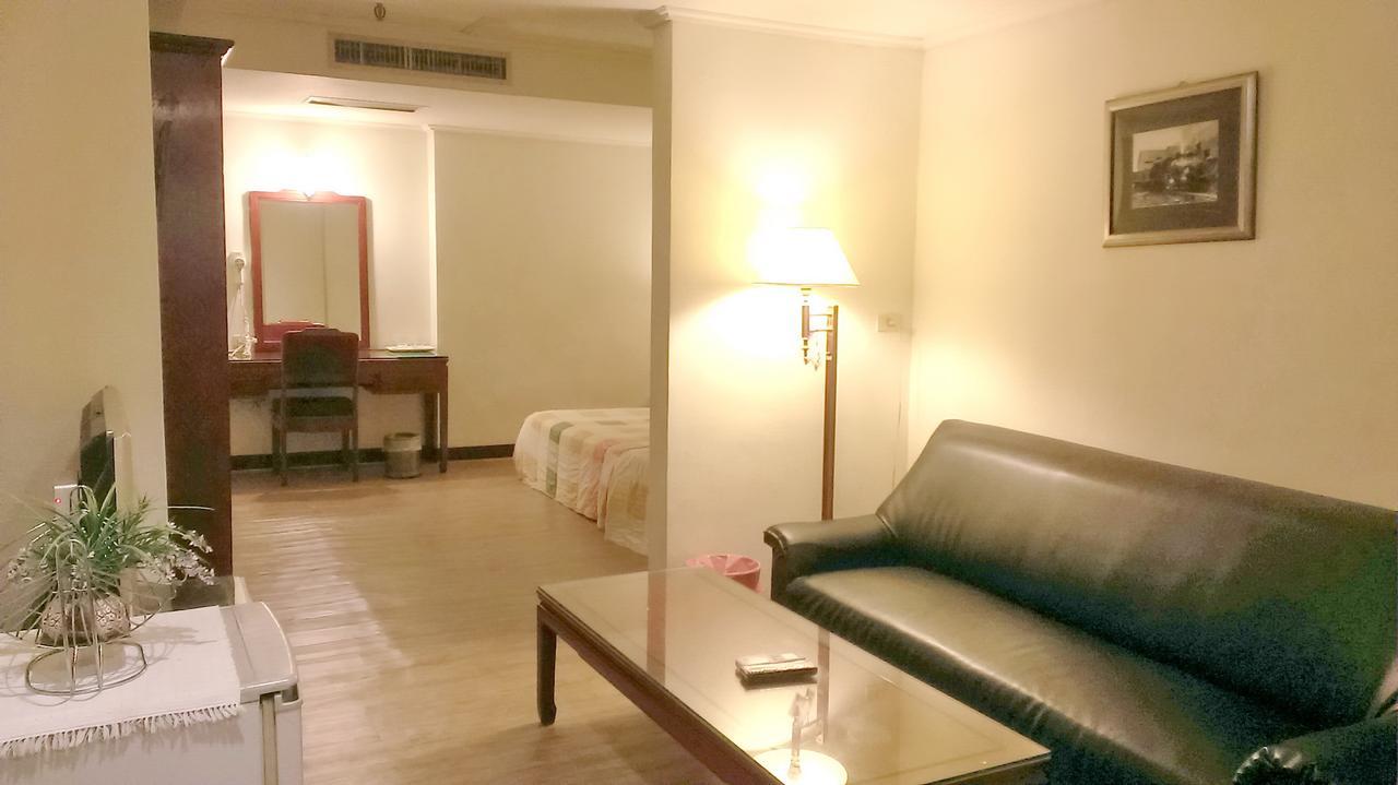 Galaxy Hotel Тайчжун Екстер'єр фото