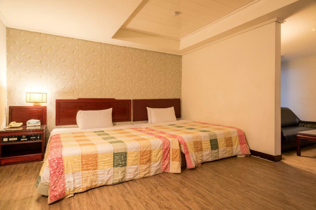Galaxy Hotel Тайчжун Екстер'єр фото