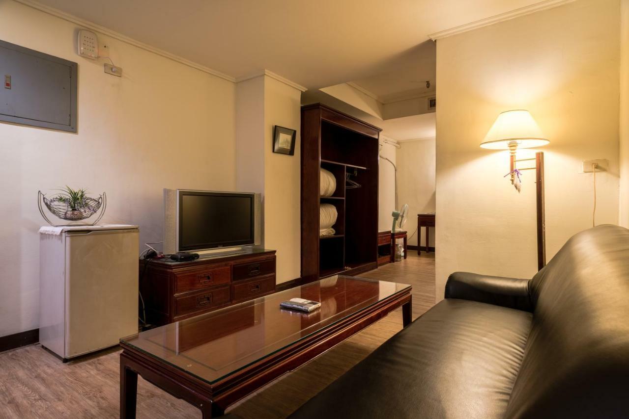 Galaxy Hotel Тайчжун Екстер'єр фото
